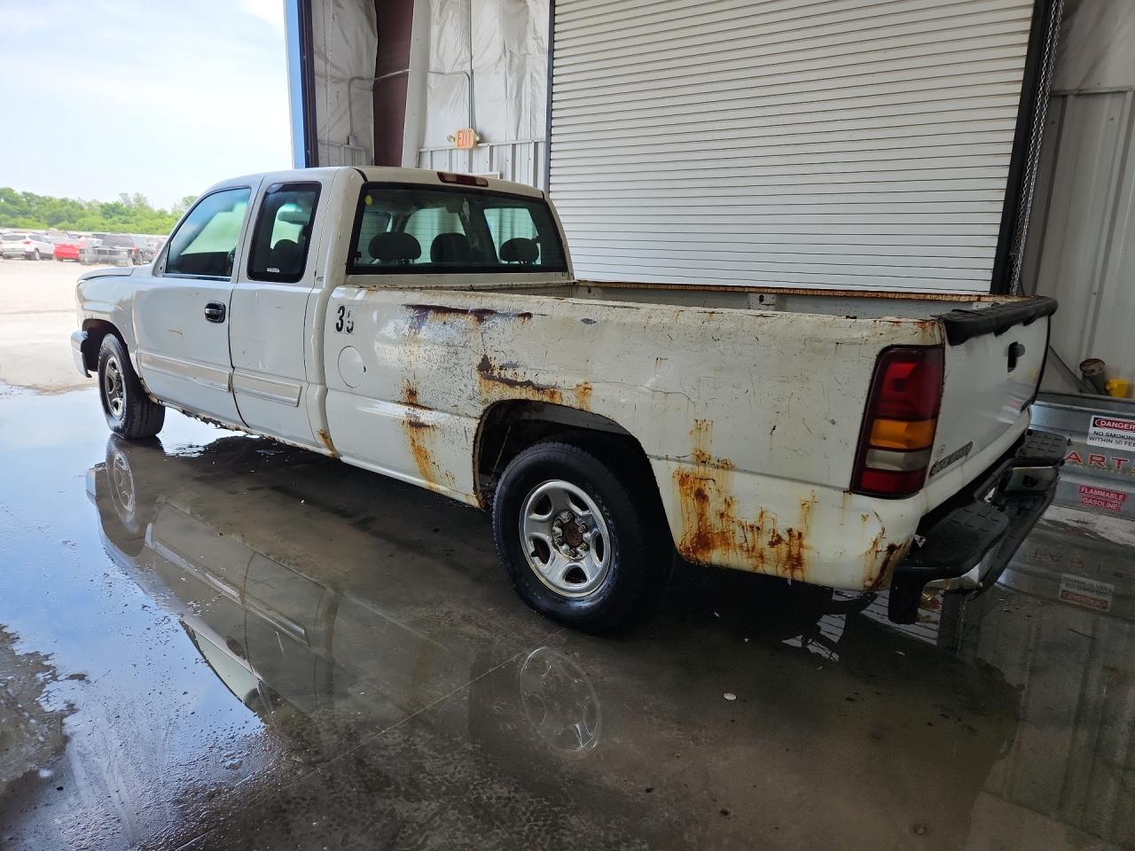 2004 Chevrolet Silverado C1500 White vin: 1GCEC19V34E356954 Damage: Left Rear Door, Dent(S) W/ Paint Dmg, > 12 Inches