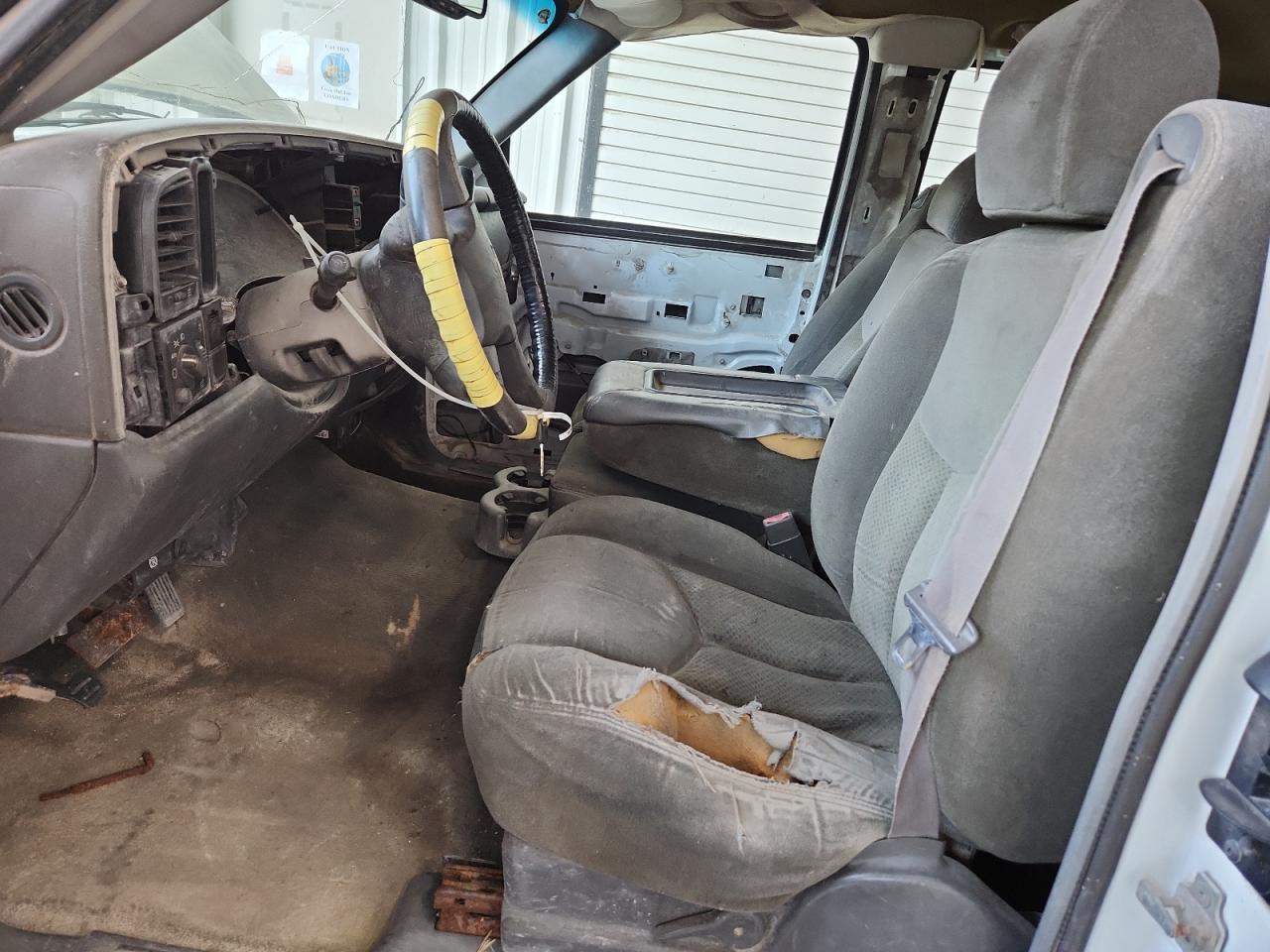 2004 Chevrolet Silverado C1500 White vin: 1GCEC19V34E356954 Damage: RF Door Panel, Missing, Replacement Required