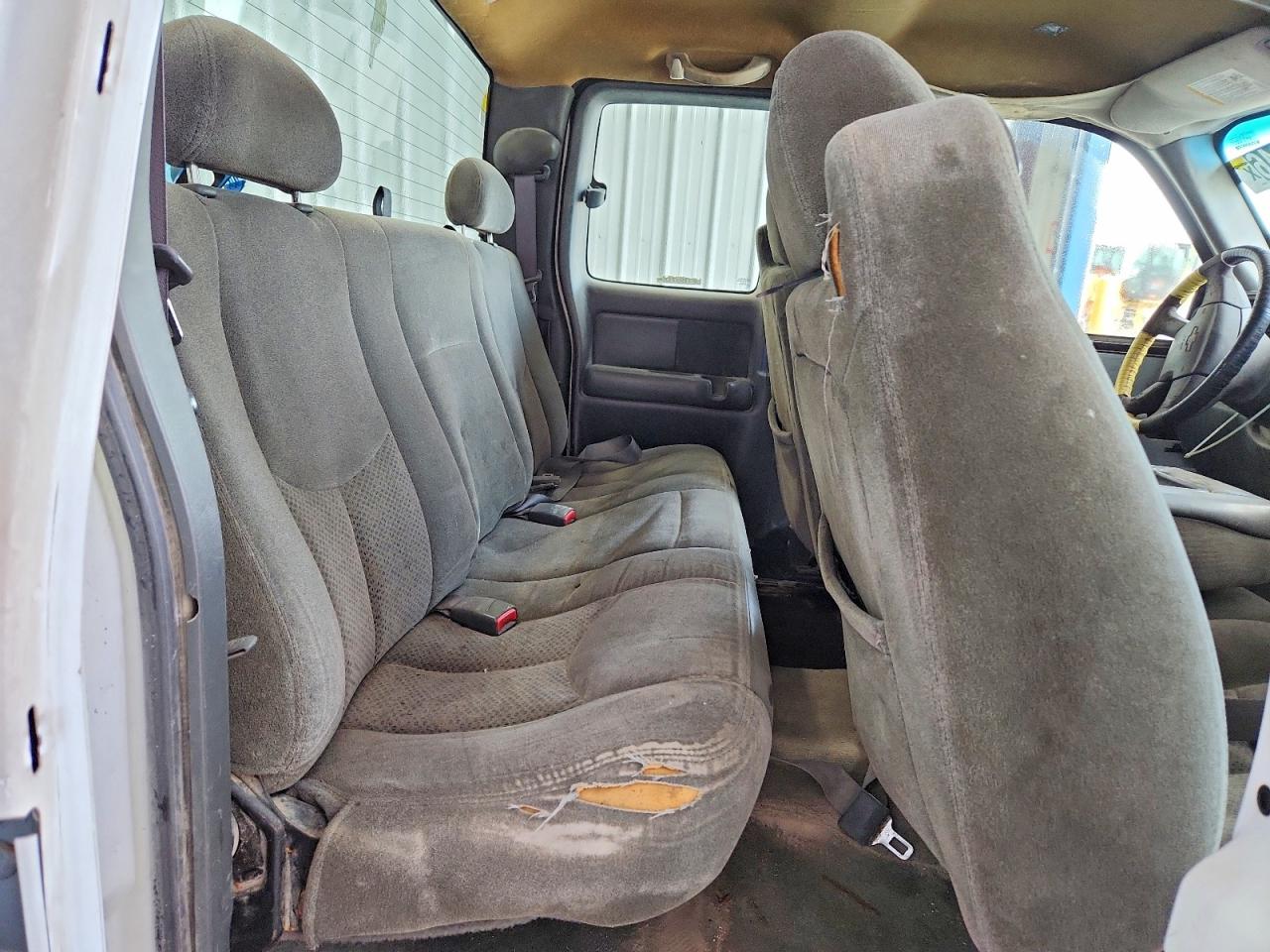 2004 Chevrolet Silverado C1500 White vin: 1GCEC19V34E356954