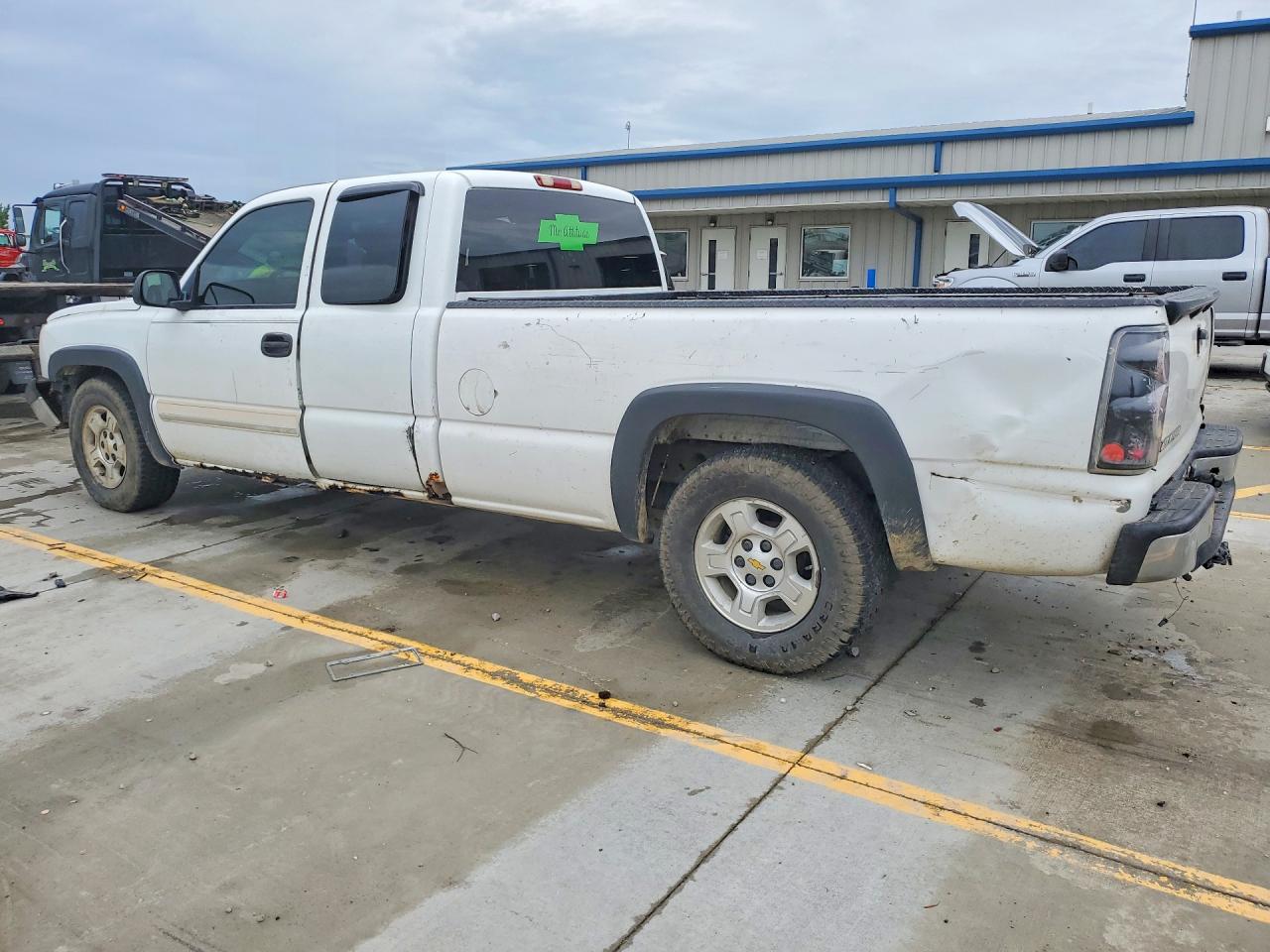 2004 Chevrolet Silverado C1500 White vin: 1GCEC19V44E204178