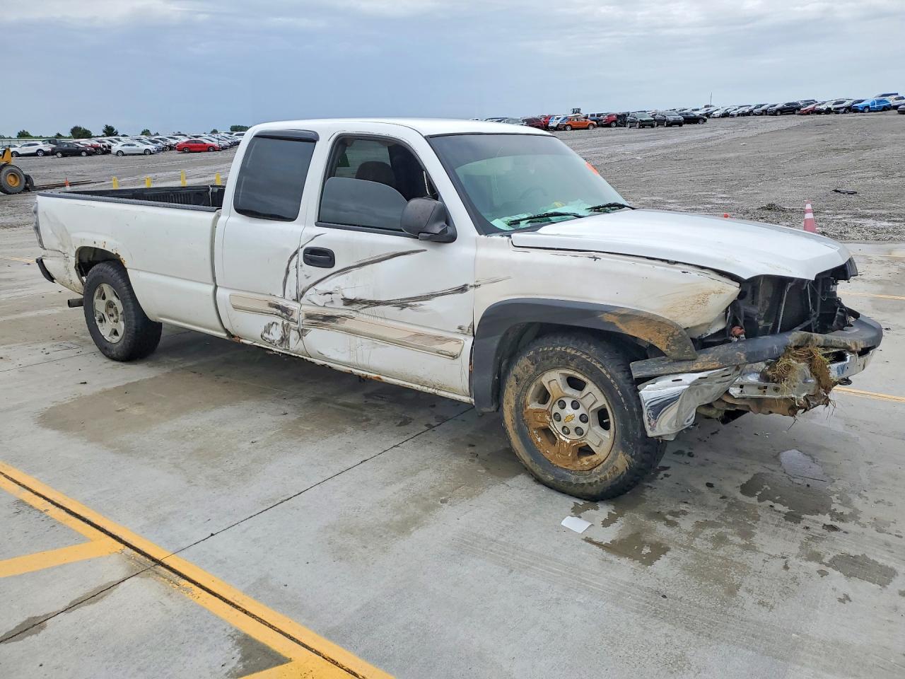2004 Chevrolet Silverado C1500 White vin: 1GCEC19V44E204178