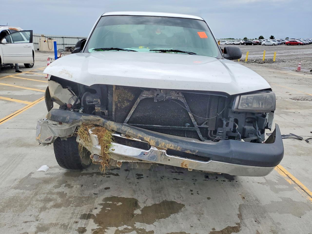 2004 Chevrolet Silverado C1500 White vin: 1GCEC19V44E204178
