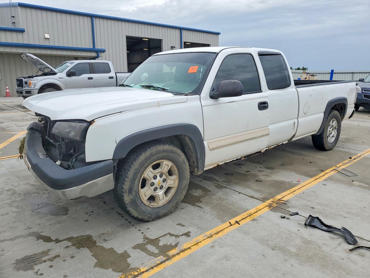 2004 Chevrolet Silverado C1500 White vin: 1GCEC19V44E204178