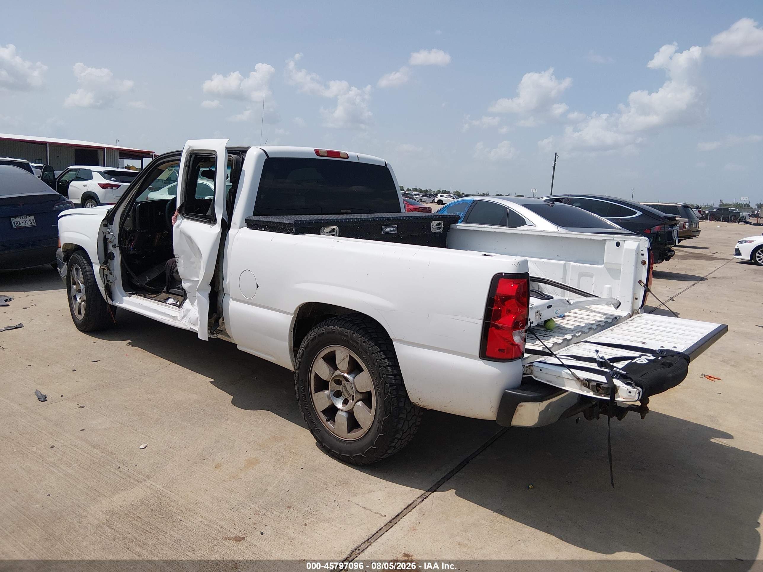 2005 Chevrolet Silverado 1500 Work Truck White vin: 1GCEC19V45Z245145
