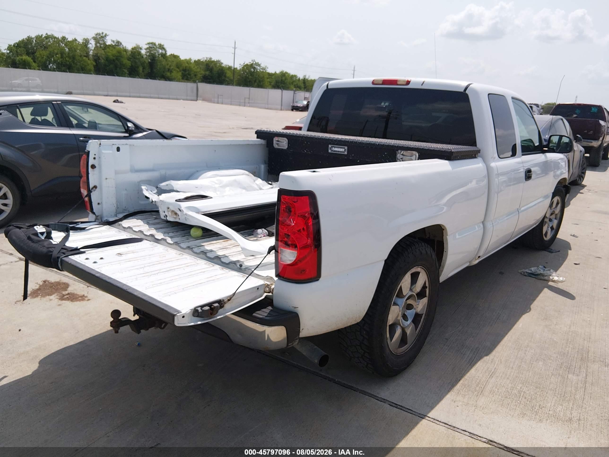 2005 Chevrolet Silverado 1500 Work Truck White vin: 1GCEC19V45Z245145