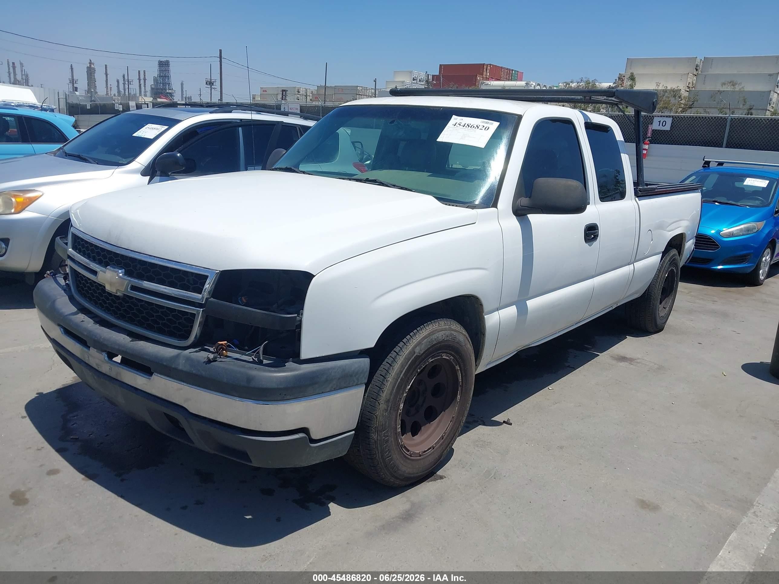 2007 Chevrolet Silverado 1500 Classic Work Truck White vin: 1GCEC19V57Z182138