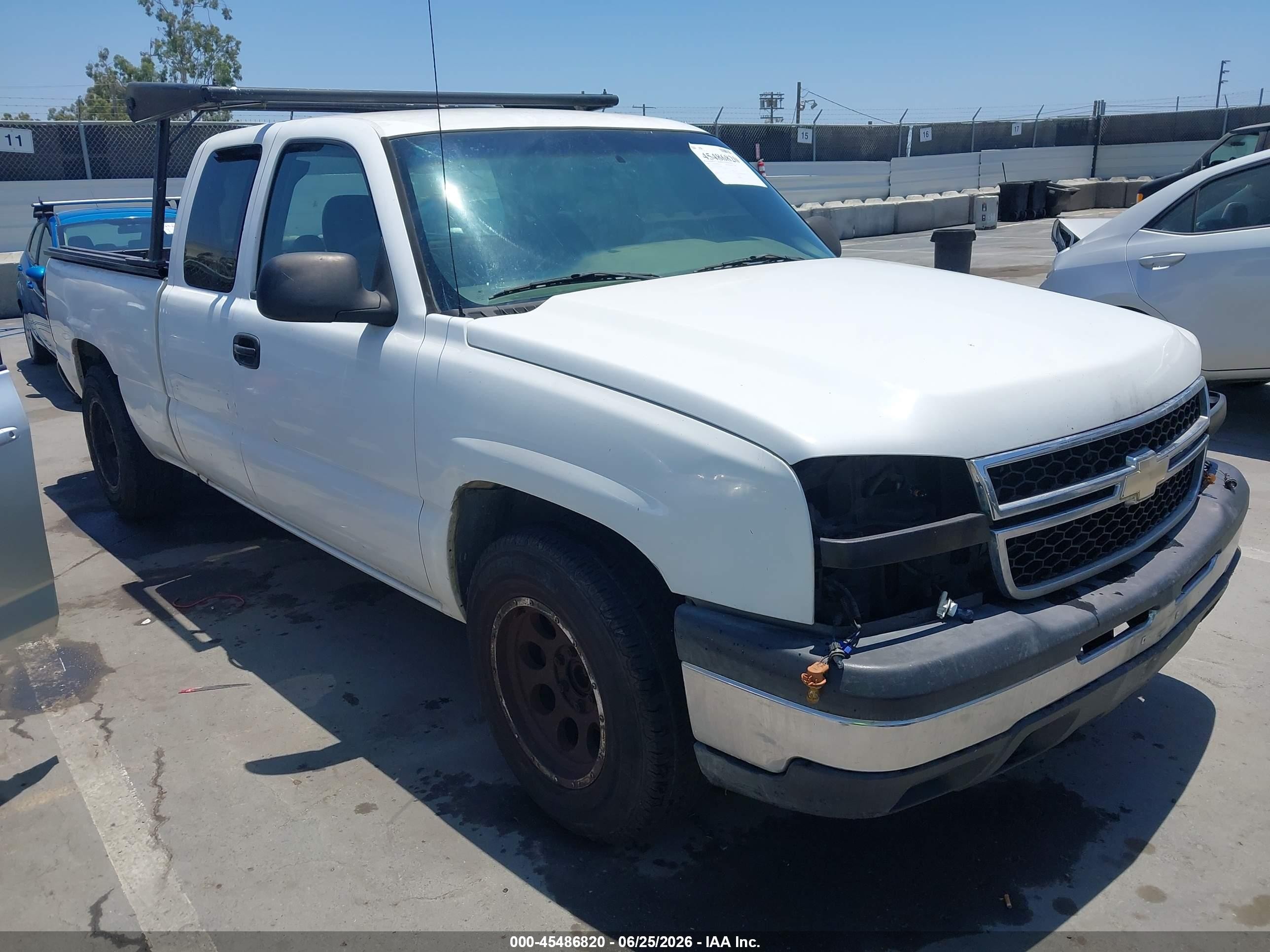 2007 Chevrolet Silverado 1500 Classic Work Truck White vin: 1GCEC19V57Z182138
