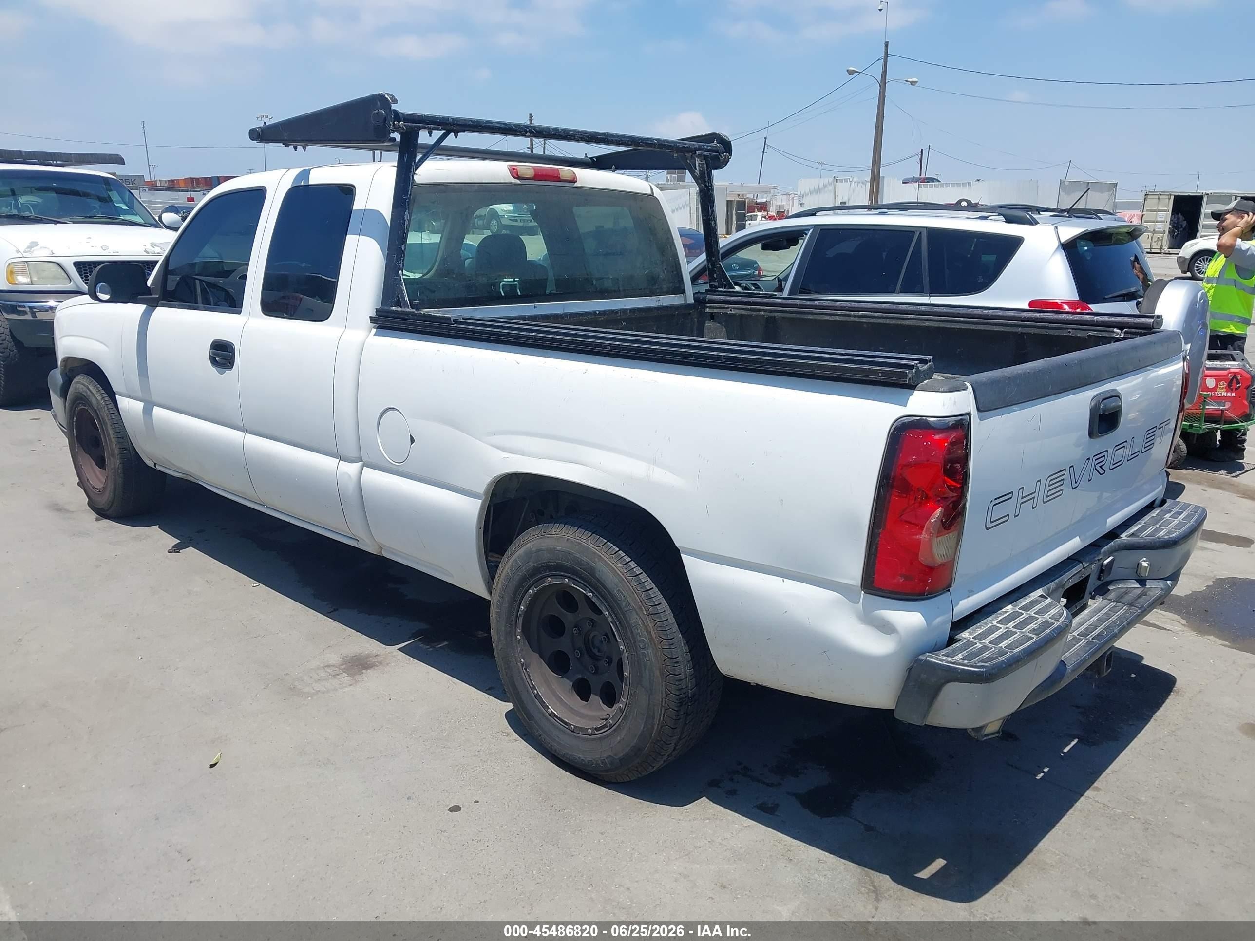 2007 Chevrolet Silverado 1500 Classic Work Truck White vin: 1GCEC19V57Z182138