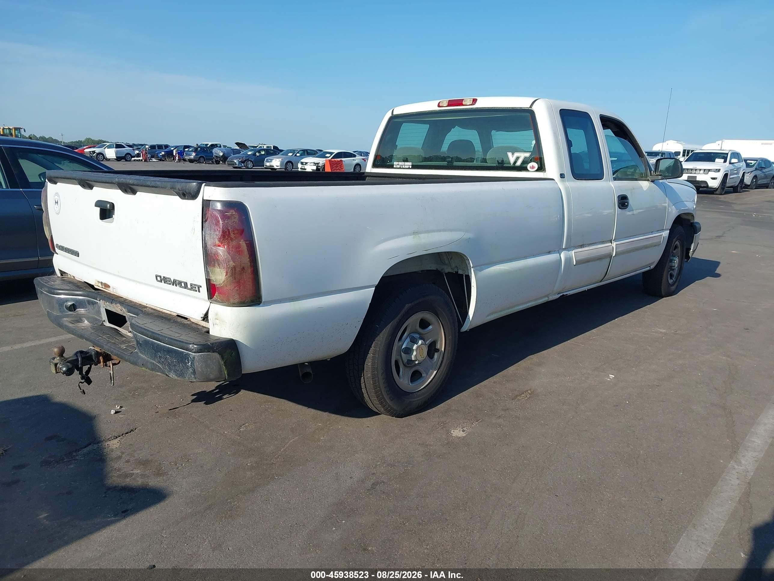 2004 Chevrolet Silverado C1500 White vin: 1GCEC19V64E353823