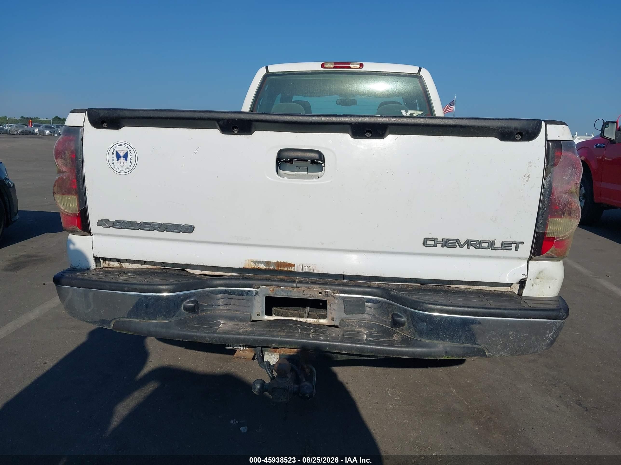 2004 Chevrolet Silverado C1500 White vin: 1GCEC19V64E353823