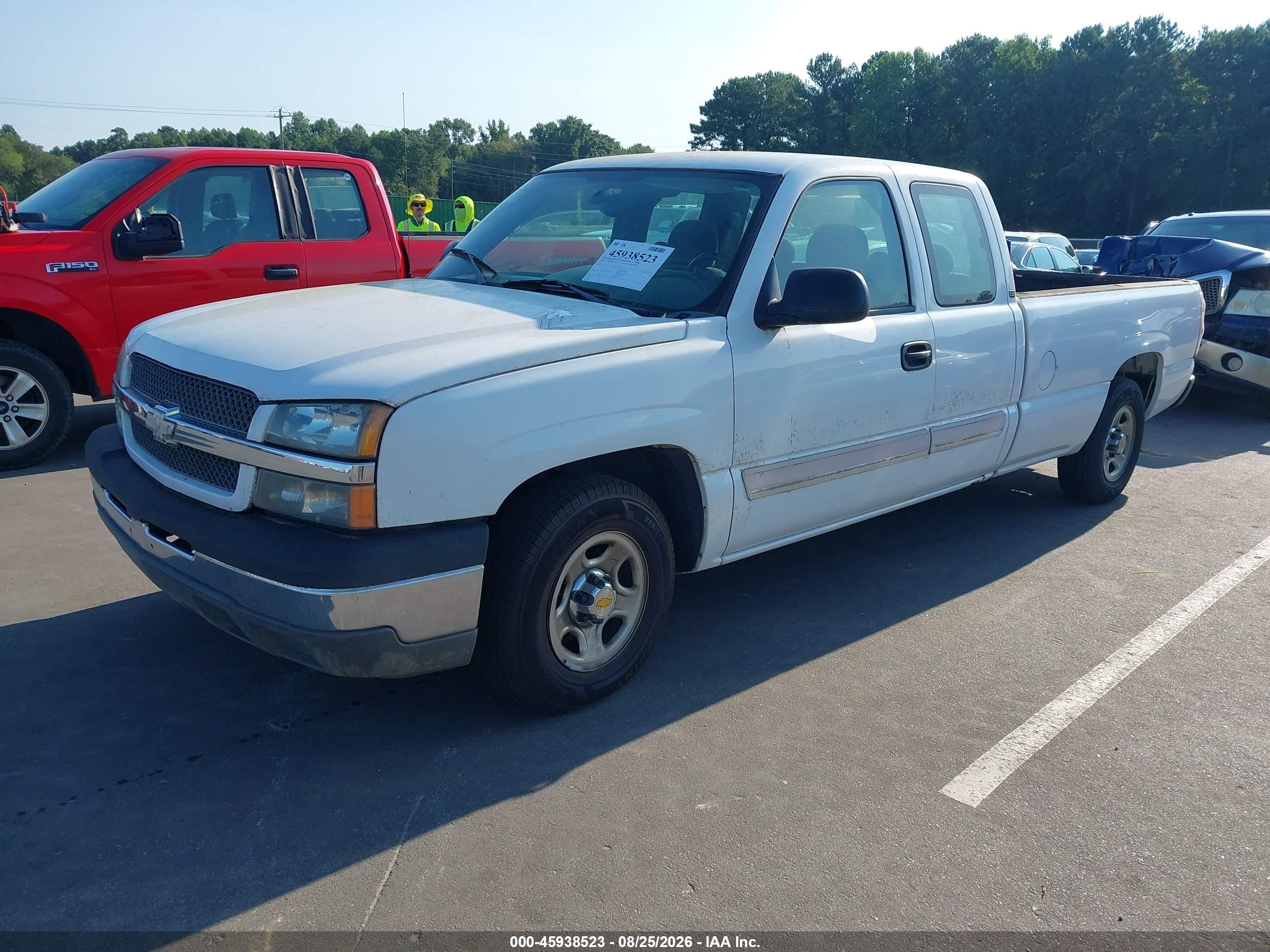2004 Chevrolet Silverado C1500 White vin: 1GCEC19V64E353823