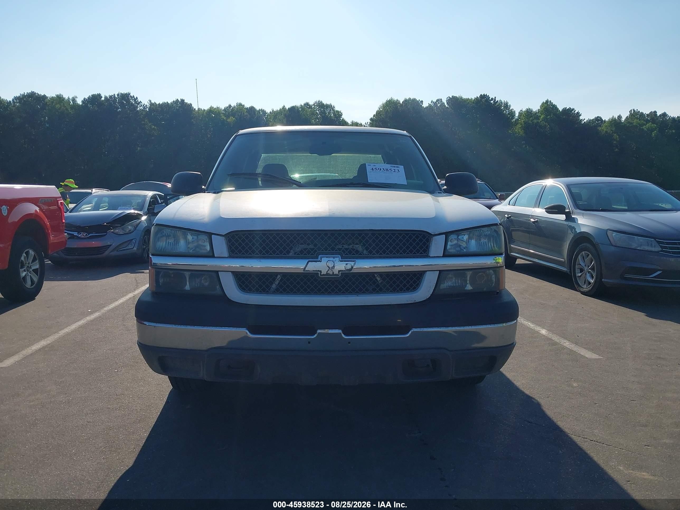 2004 Chevrolet Silverado C1500 White vin: 1GCEC19V64E353823