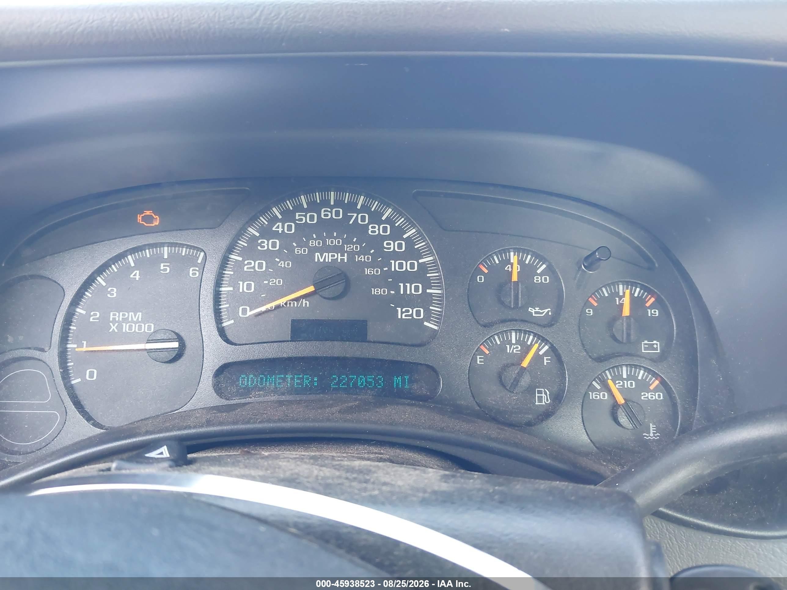 2004 Chevrolet Silverado C1500 White vin: 1GCEC19V64E353823