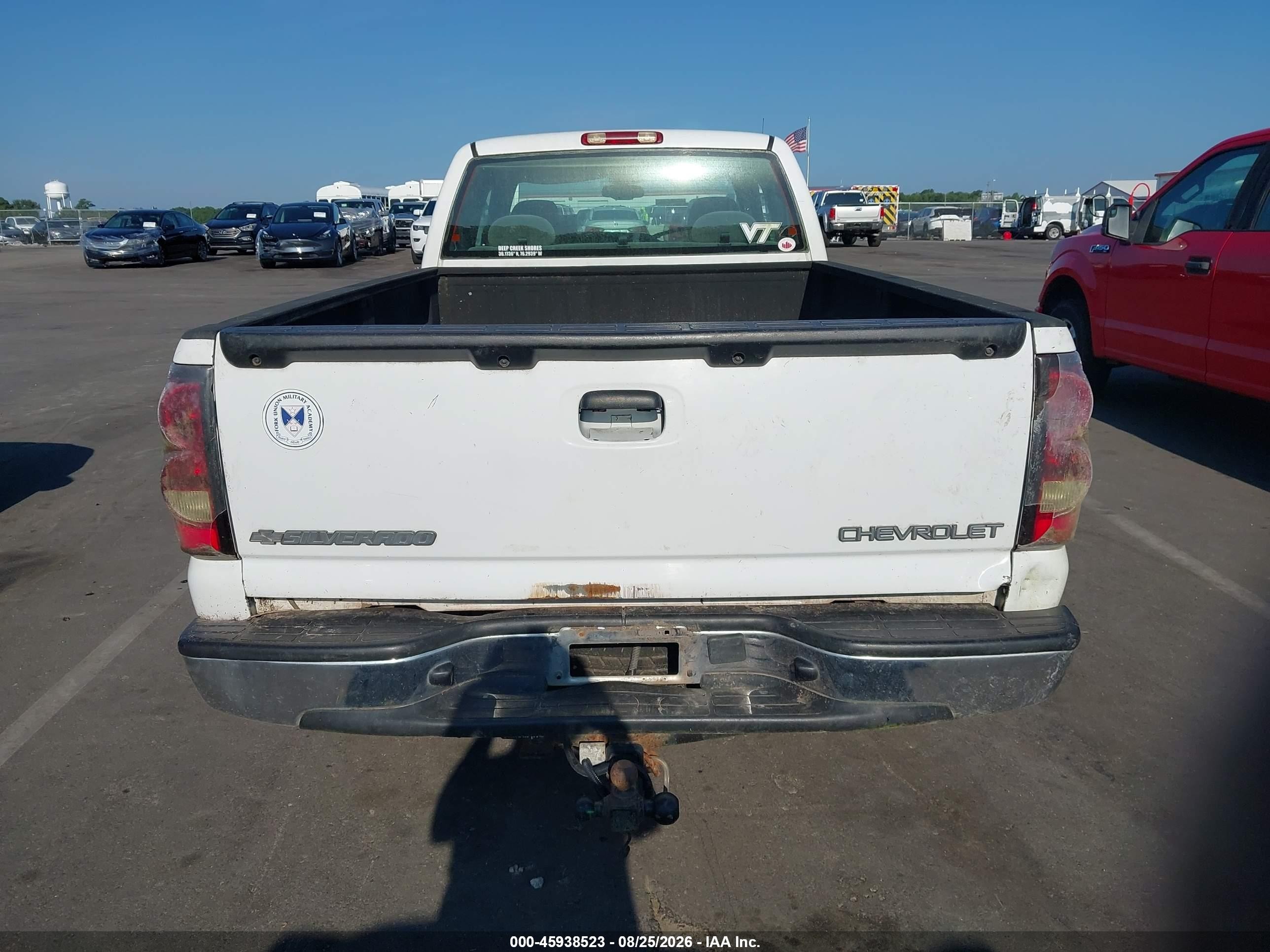 2004 Chevrolet Silverado C1500 White vin: 1GCEC19V64E353823