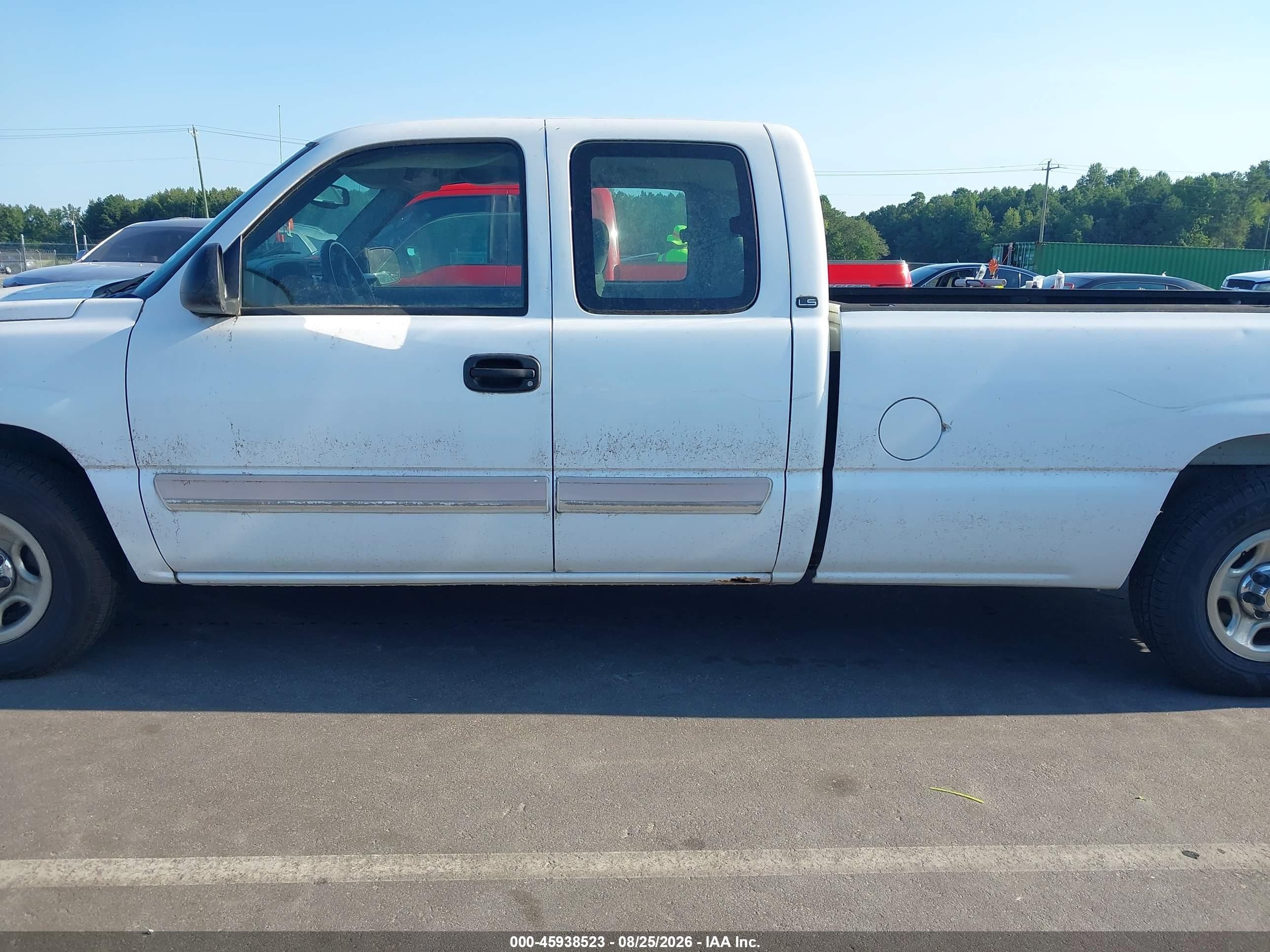 2004 Chevrolet Silverado C1500 White vin: 1GCEC19V64E353823