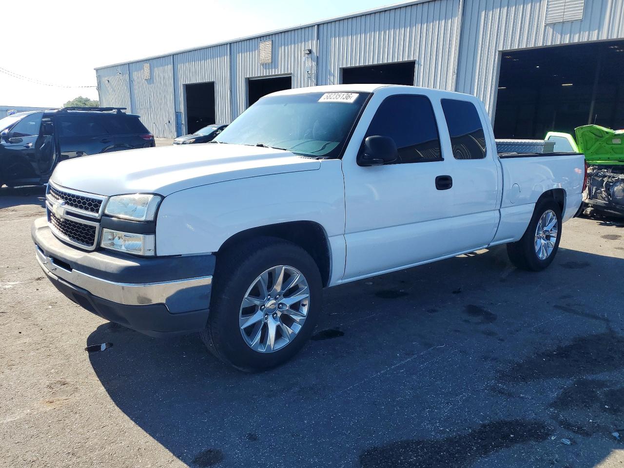 2006 Chevrolet Silverado C1500 White vin: 1GCEC19V76Z226526