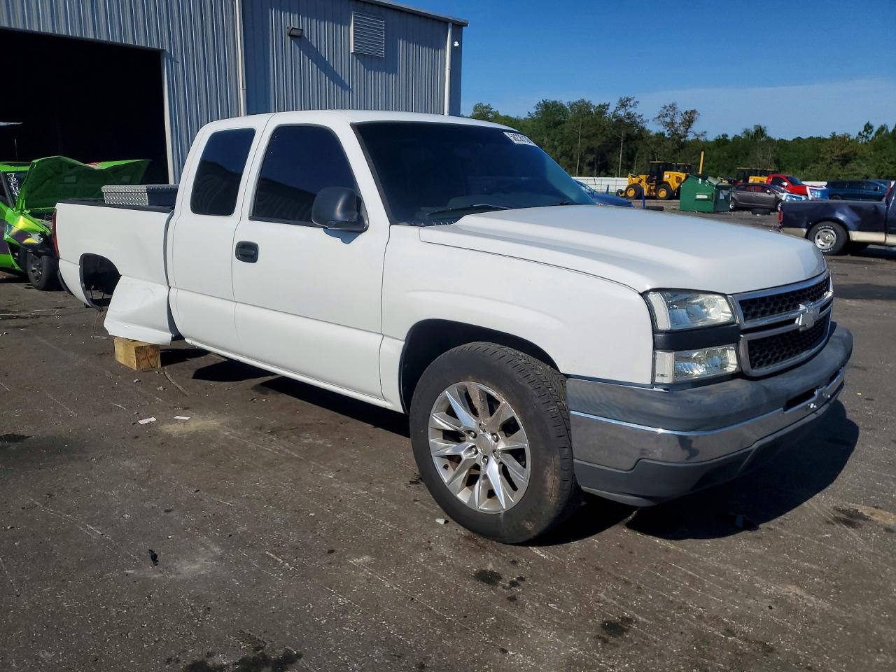 2006 Chevrolet Silverado C1500 White vin: 1GCEC19V76Z226526