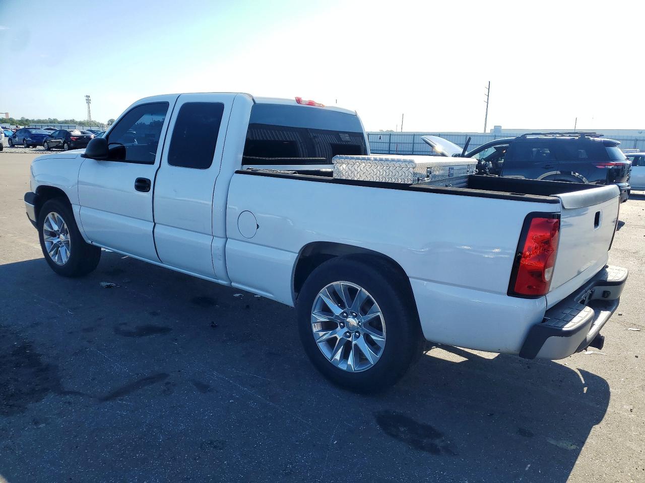 2006 Chevrolet Silverado C1500 White vin: 1GCEC19V76Z226526