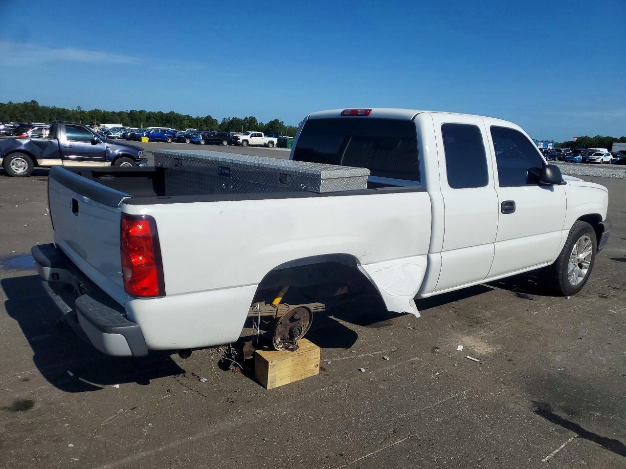 2006 Chevrolet Silverado C1500 White vin: 1GCEC19V76Z226526