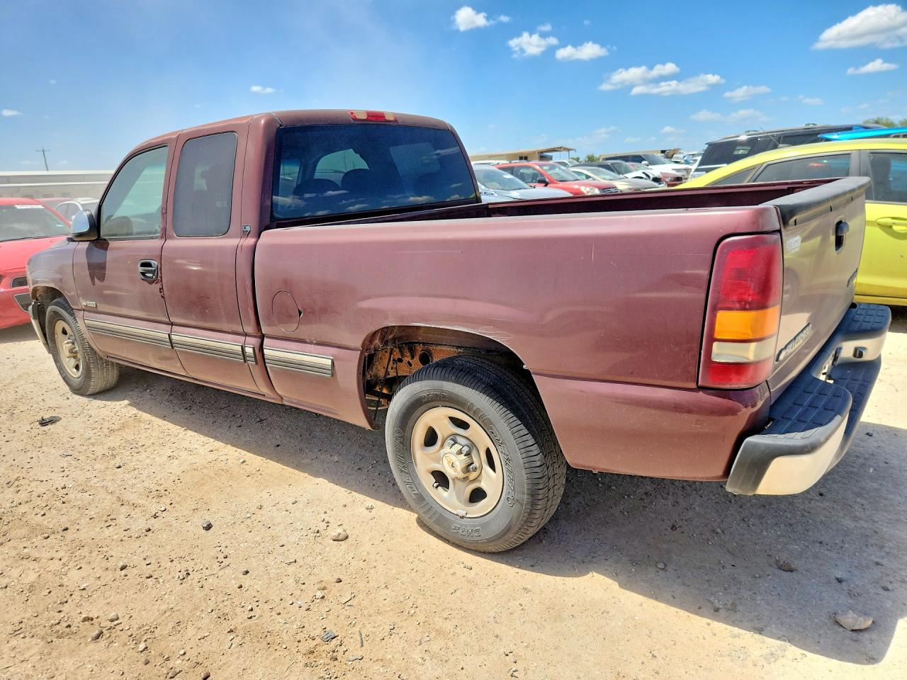 2001 Chevrolet Silverado C1500 Burgundy vin: 1GCEC19V81Z207993