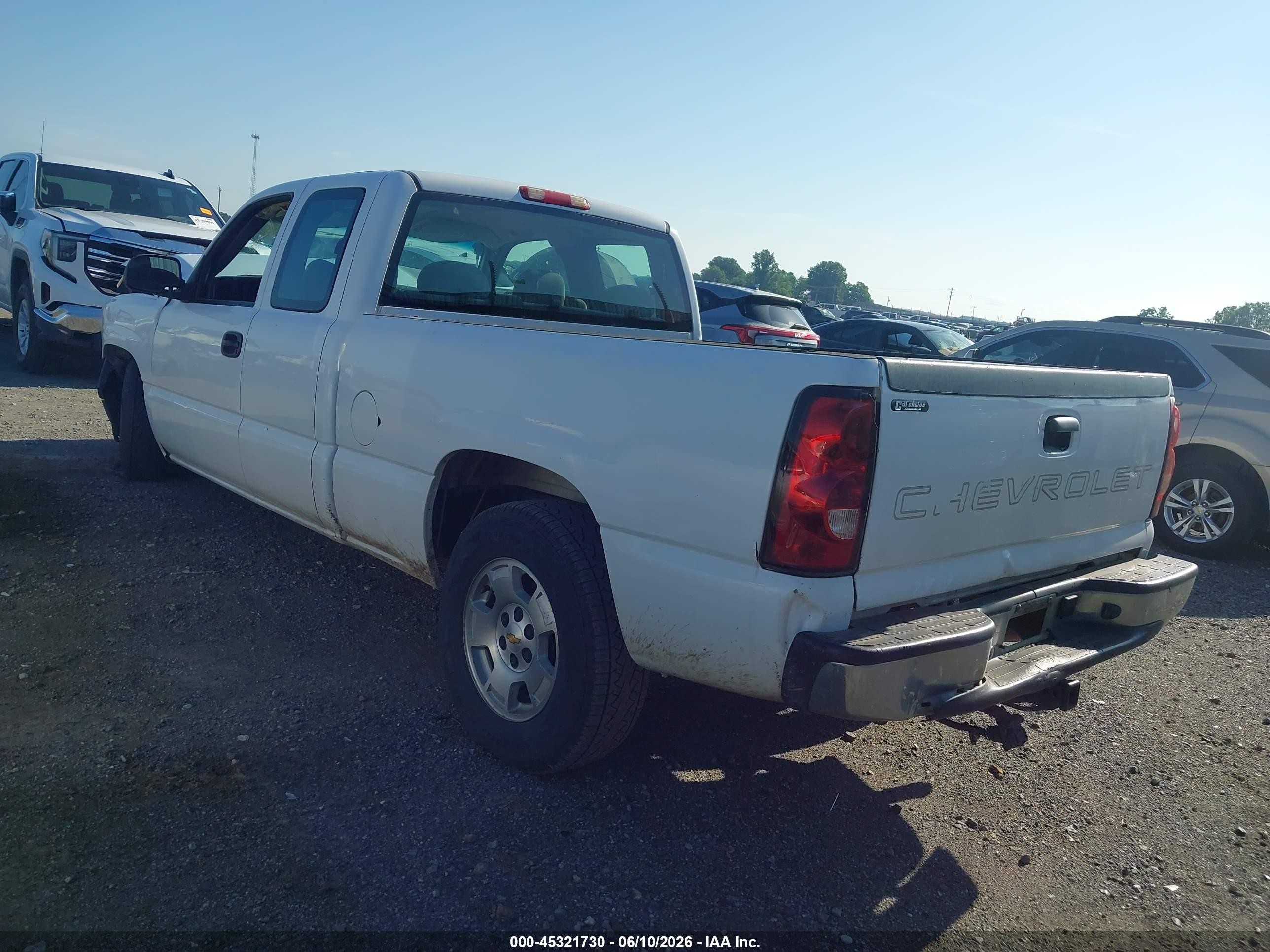 2007 Chevrolet Silverado 1500 Classic Work Truck White vin: 1GCEC19V87Z201717