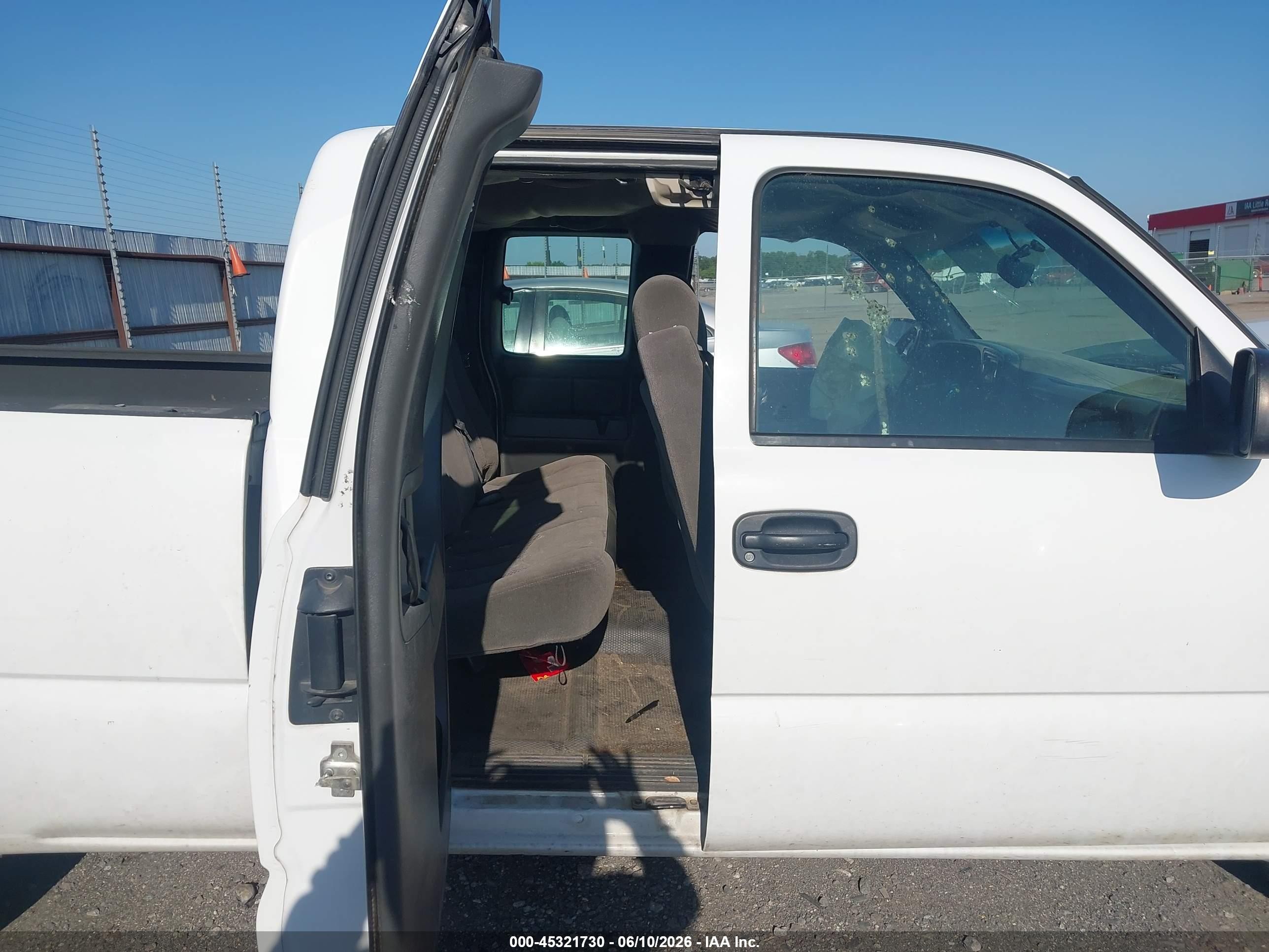 2007 Chevrolet Silverado 1500 Classic Work Truck White vin: 1GCEC19V87Z201717