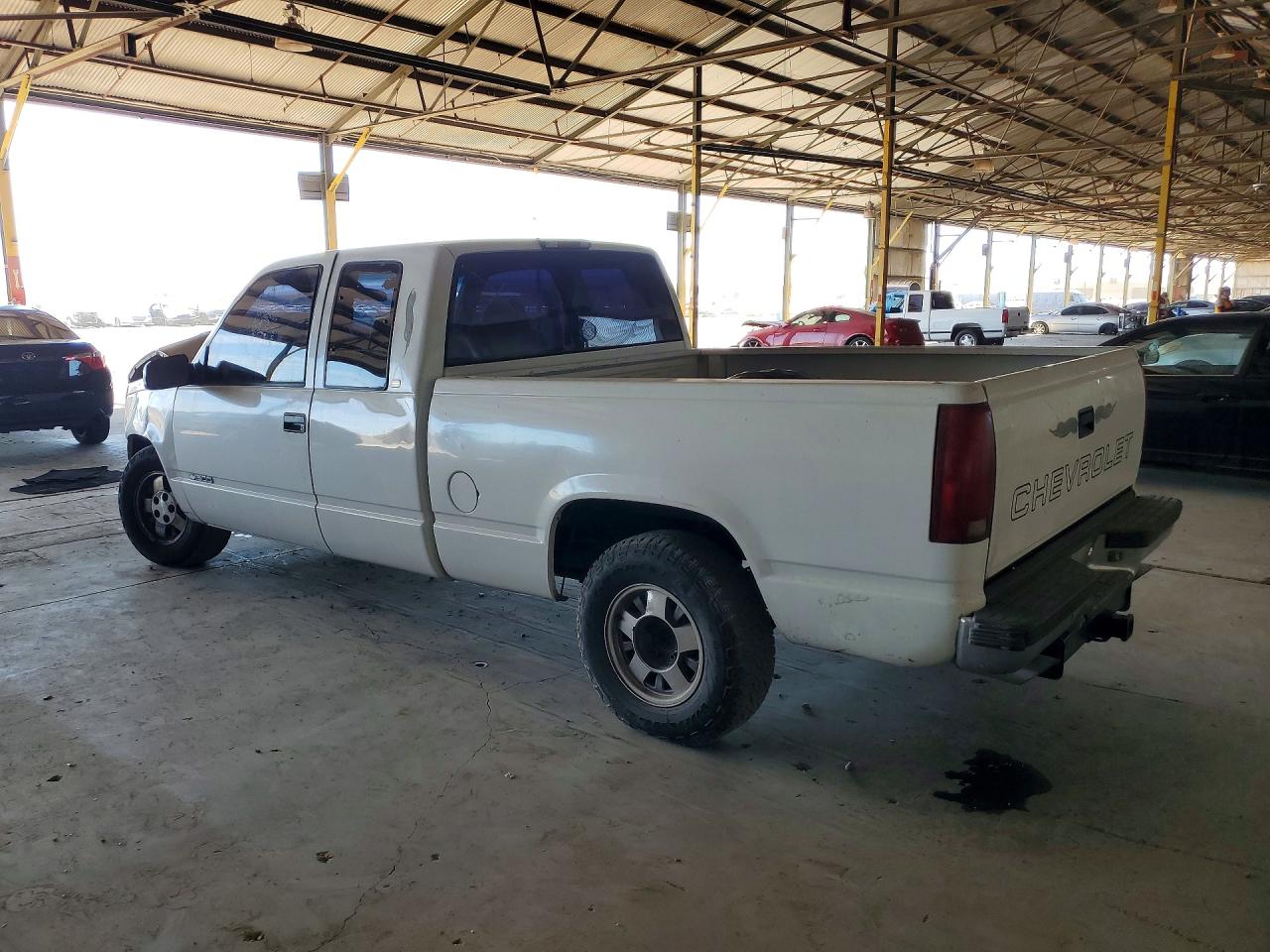1998 Chevrolet Gmt-400 C1500 White vin: 1GCEC19W2WE182239