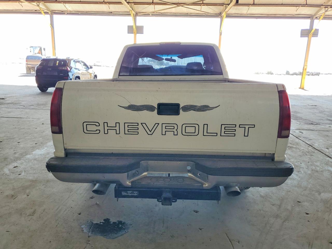 1998 Chevrolet Gmt-400 C1500 White vin: 1GCEC19W2WE182239