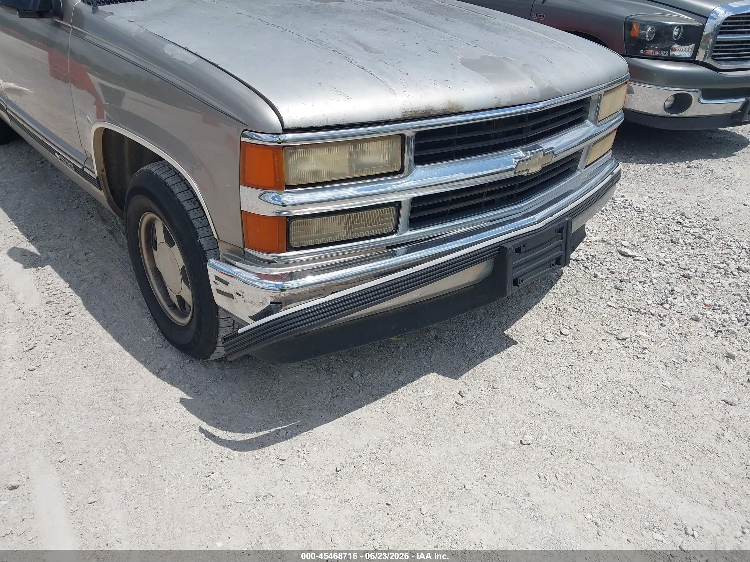 1998 Chevrolet C1500 Fleetside Cream vin: 1GCEC19W2WE225543