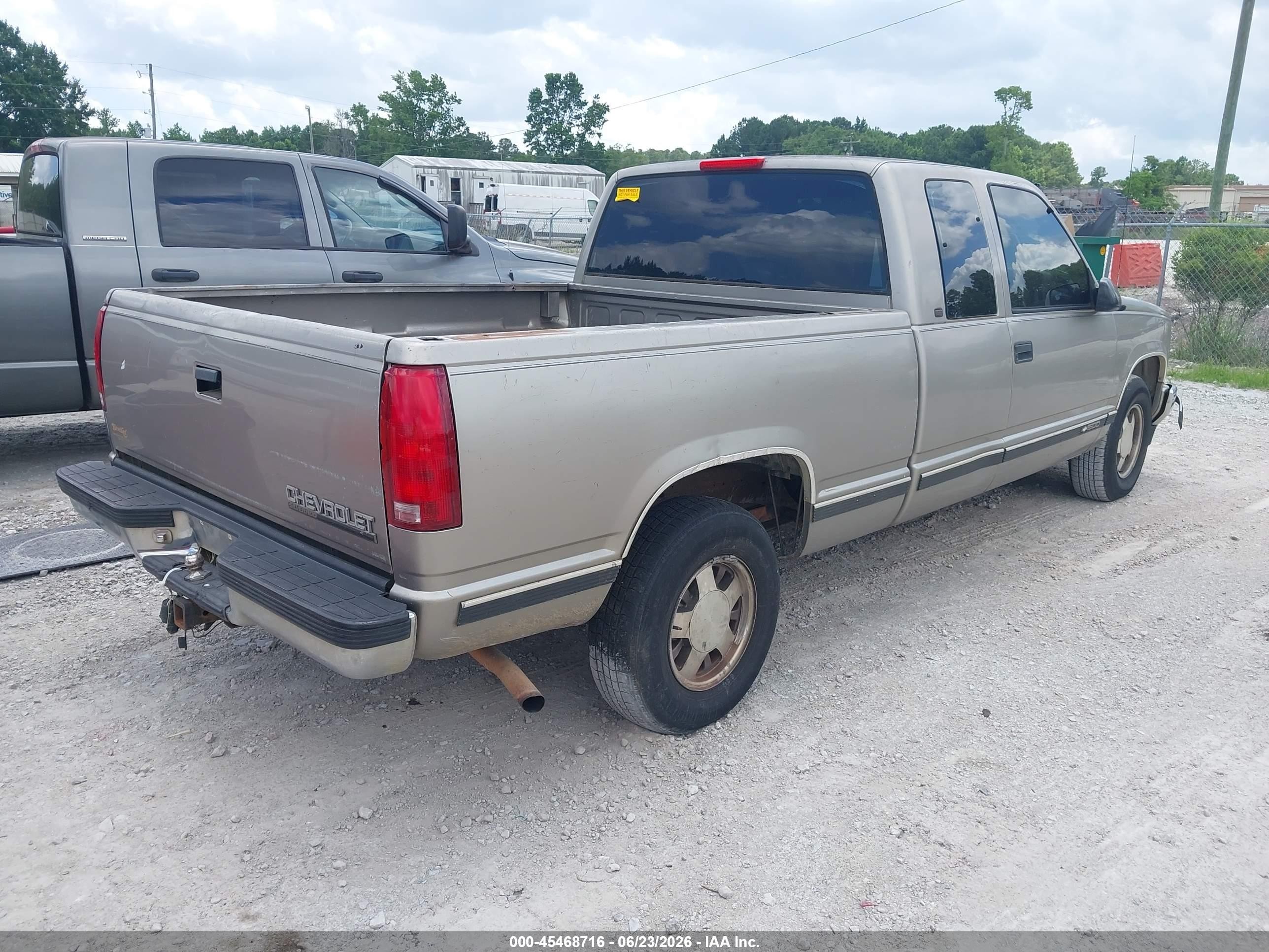 1998 Chevrolet C1500 Fleetside Cream vin: 1GCEC19W2WE225543