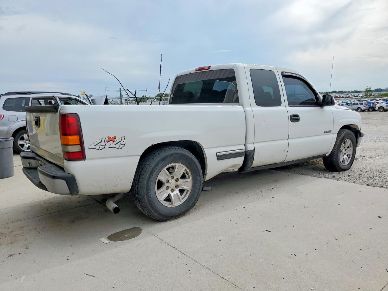 1999 Chevrolet Silverado C1500 White vin: 1GCEC19W8XZ203704
