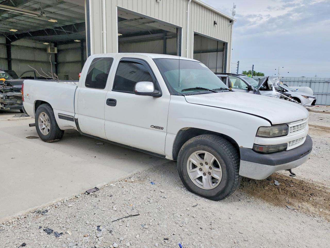 1999 Chevrolet Silverado C1500 White vin: 1GCEC19W8XZ203704