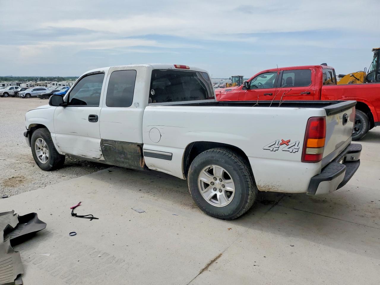 1999 Chevrolet Silverado C1500 White vin: 1GCEC19W8XZ203704
