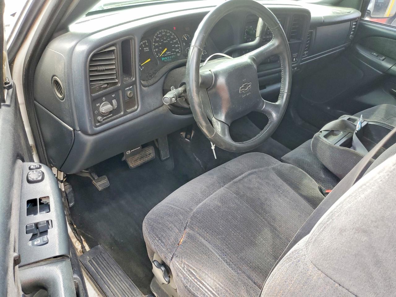 1999 Chevrolet Silverado C1500 White vin: 1GCEC19W8XZ203704