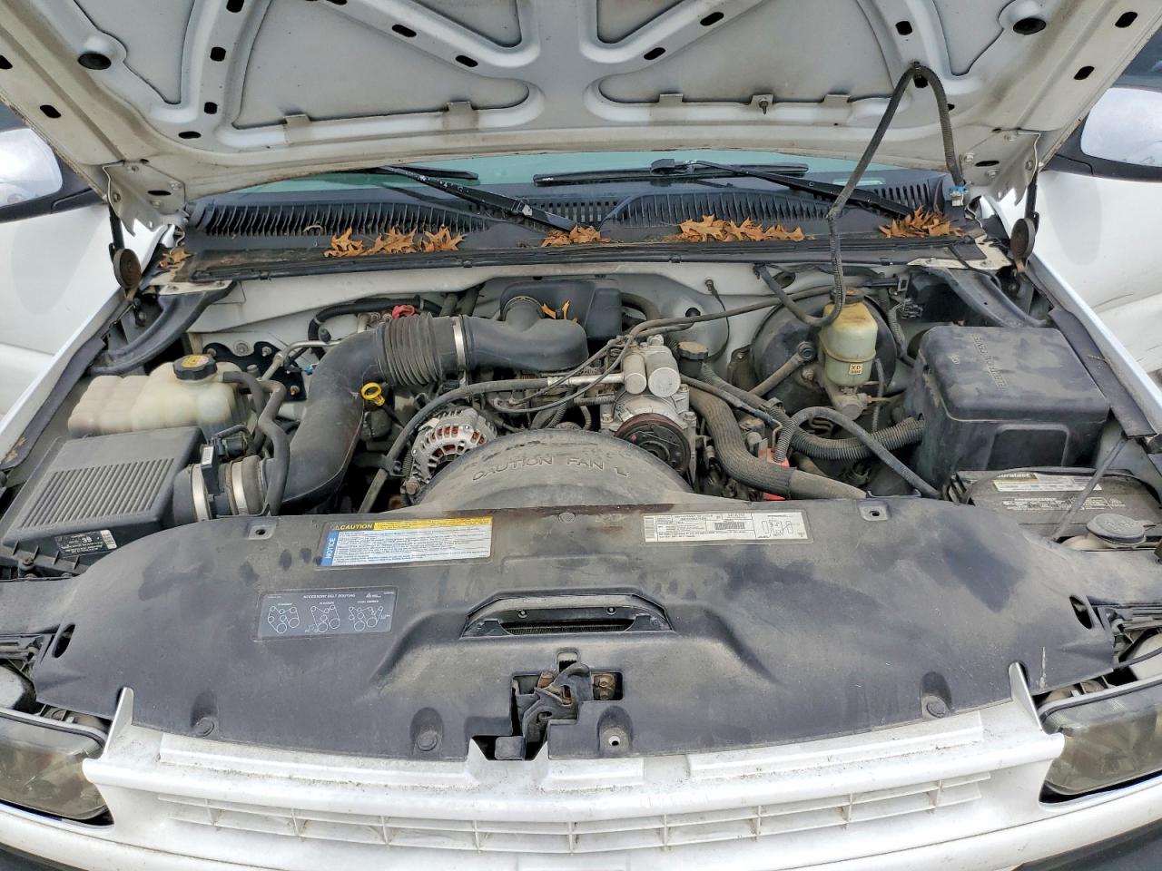 1999 Chevrolet Silverado C1500 White vin: 1GCEC19W8XZ203704