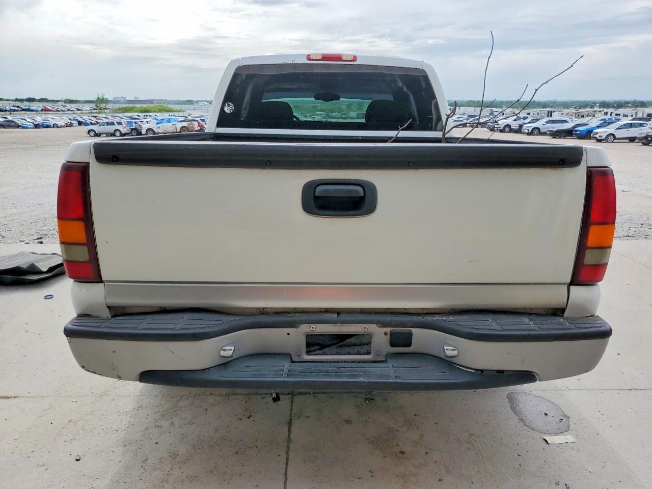 1999 Chevrolet Silverado C1500 White vin: 1GCEC19W8XZ203704