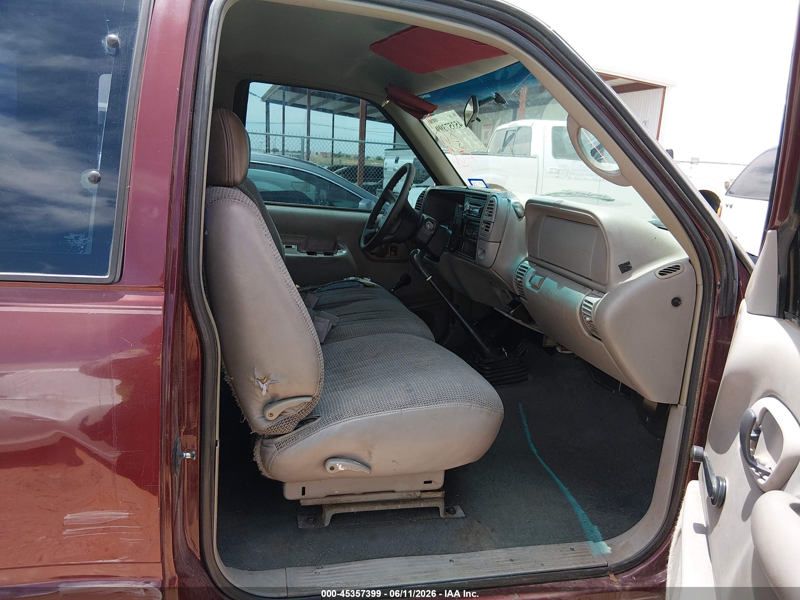 1998 Chevrolet C1500 Fleetside Maroon vin: 1GCEC19W9WE197434