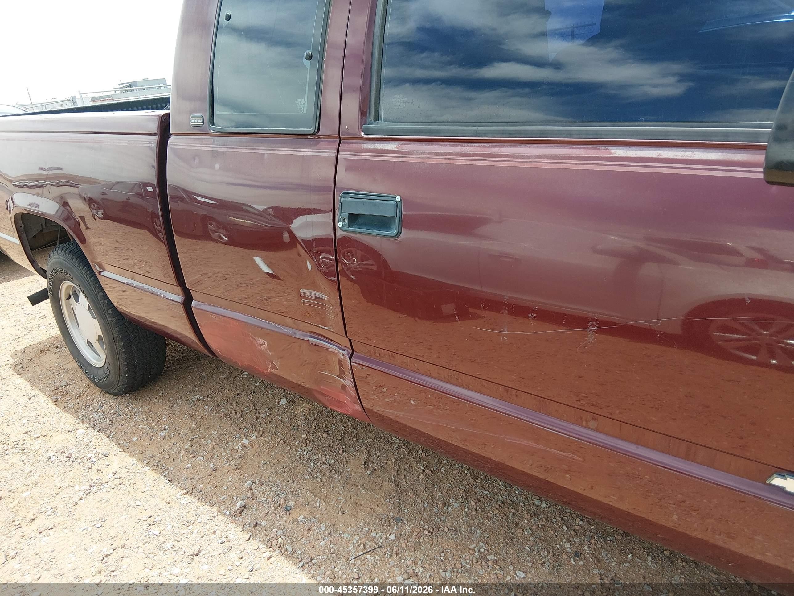 1998 Chevrolet C1500 Fleetside Maroon vin: 1GCEC19W9WE197434