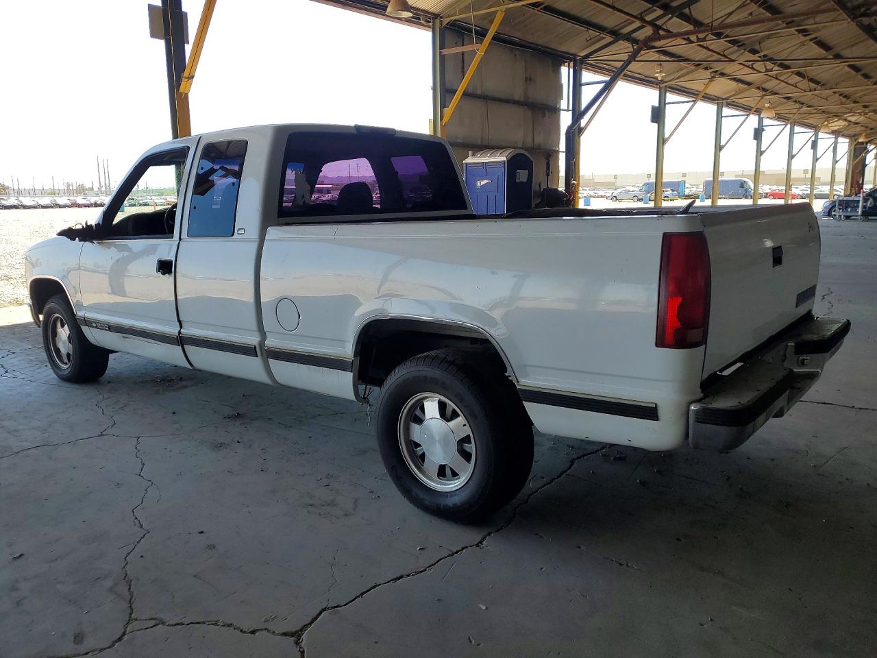 1998 Chevrolet Gmt-400 C1500 White vin: 1GCEC19WXWE148291