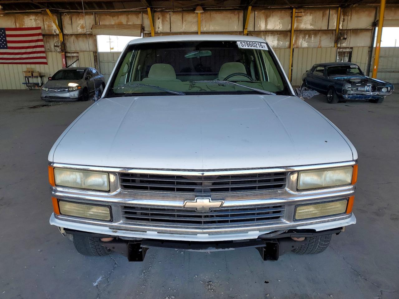 1998 Chevrolet Gmt-400 C1500 White vin: 1GCEC19WXWE148291