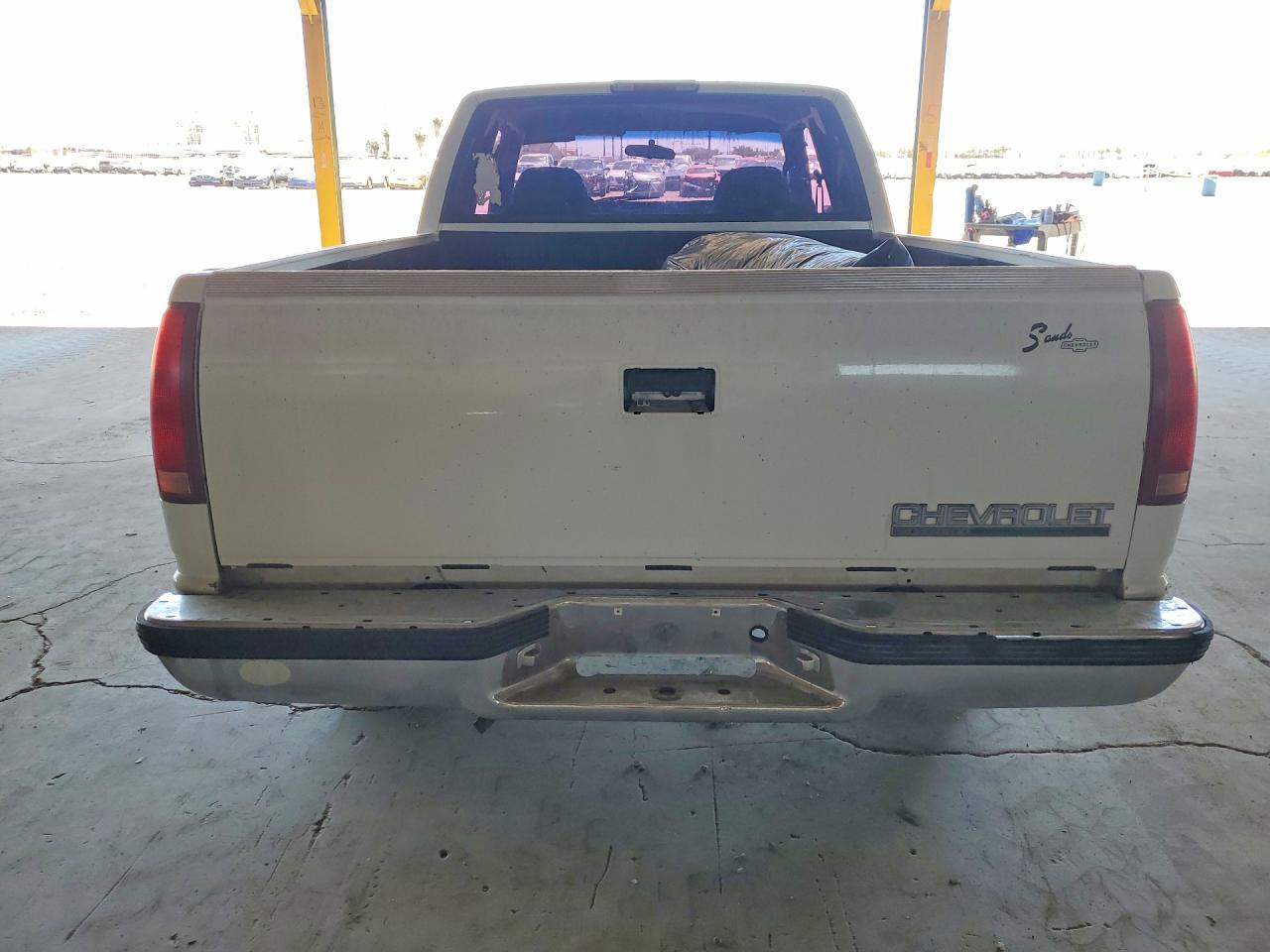 1998 Chevrolet Gmt-400 C1500 White vin: 1GCEC19WXWE148291