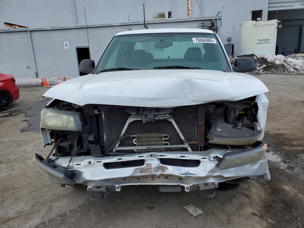 2004 Chevrolet Silverado C1500 White vin: 1GCEC19X04Z209601