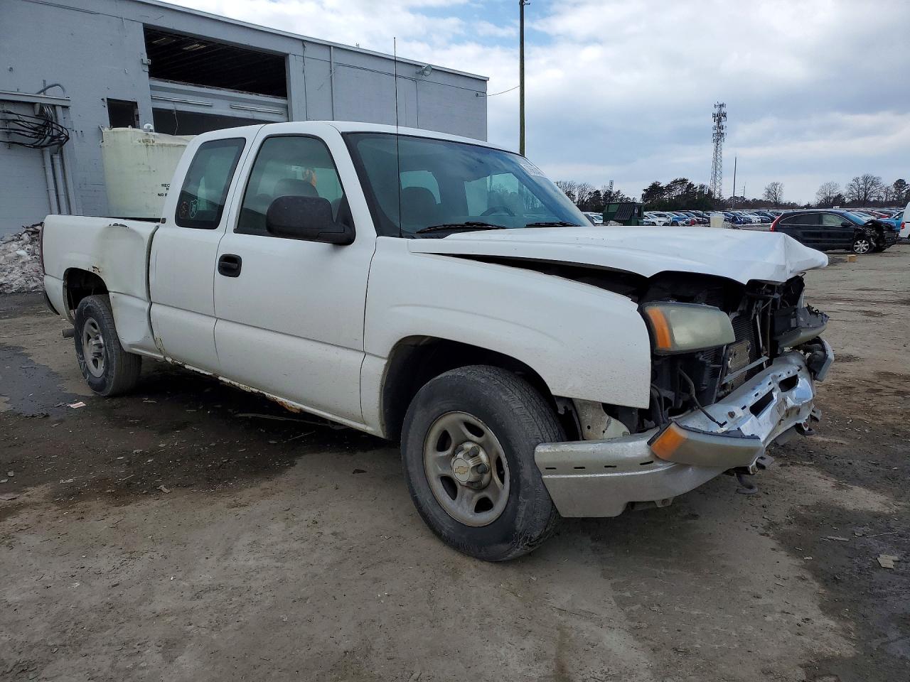 2004 Chevrolet Silverado C1500 White vin: 1GCEC19X04Z209601