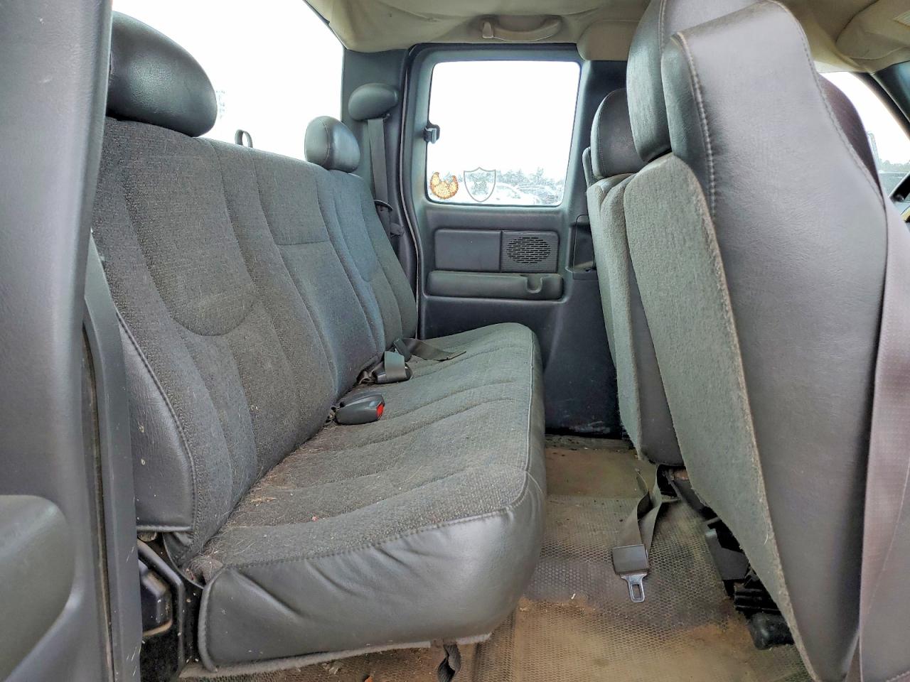 2004 Chevrolet Silverado C1500 White vin: 1GCEC19X04Z209601