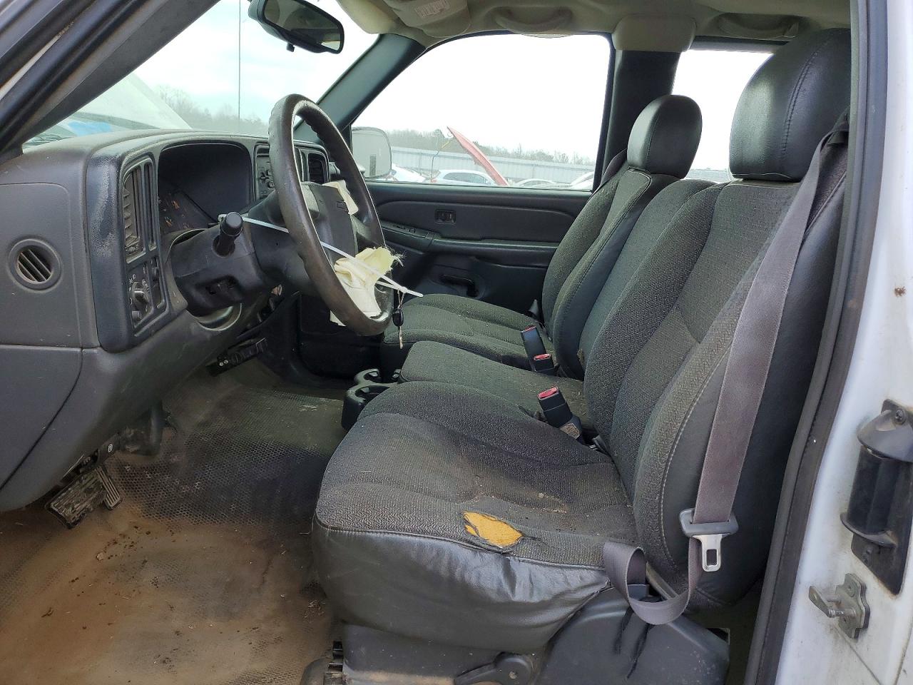 2004 Chevrolet Silverado C1500 White vin: 1GCEC19X04Z209601
