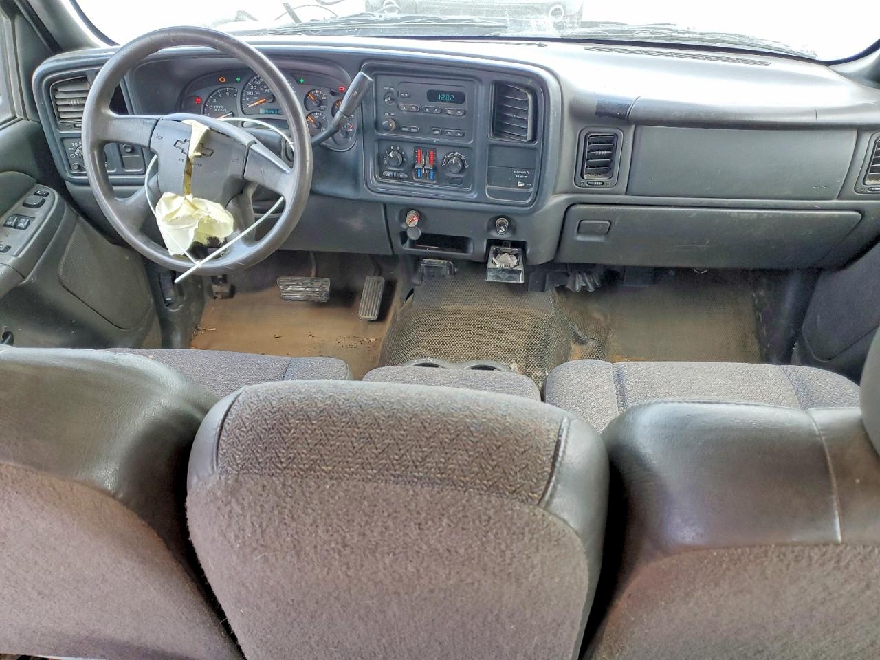 2004 Chevrolet Silverado C1500 White vin: 1GCEC19X04Z209601