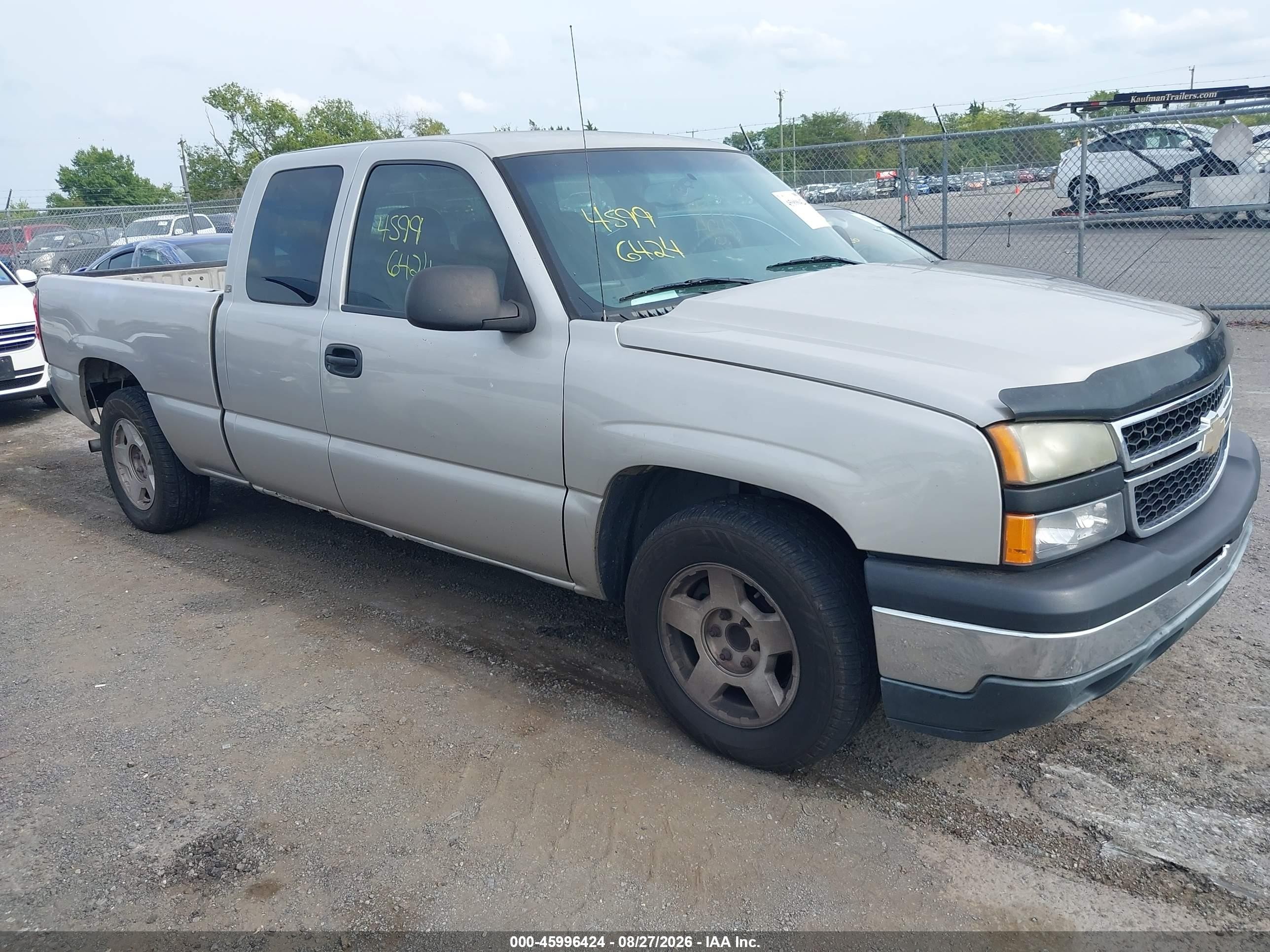 2007 Chevrolet Silverado 1500 Classic Work Truck Silver vin: 1GCEC19X07Z124729