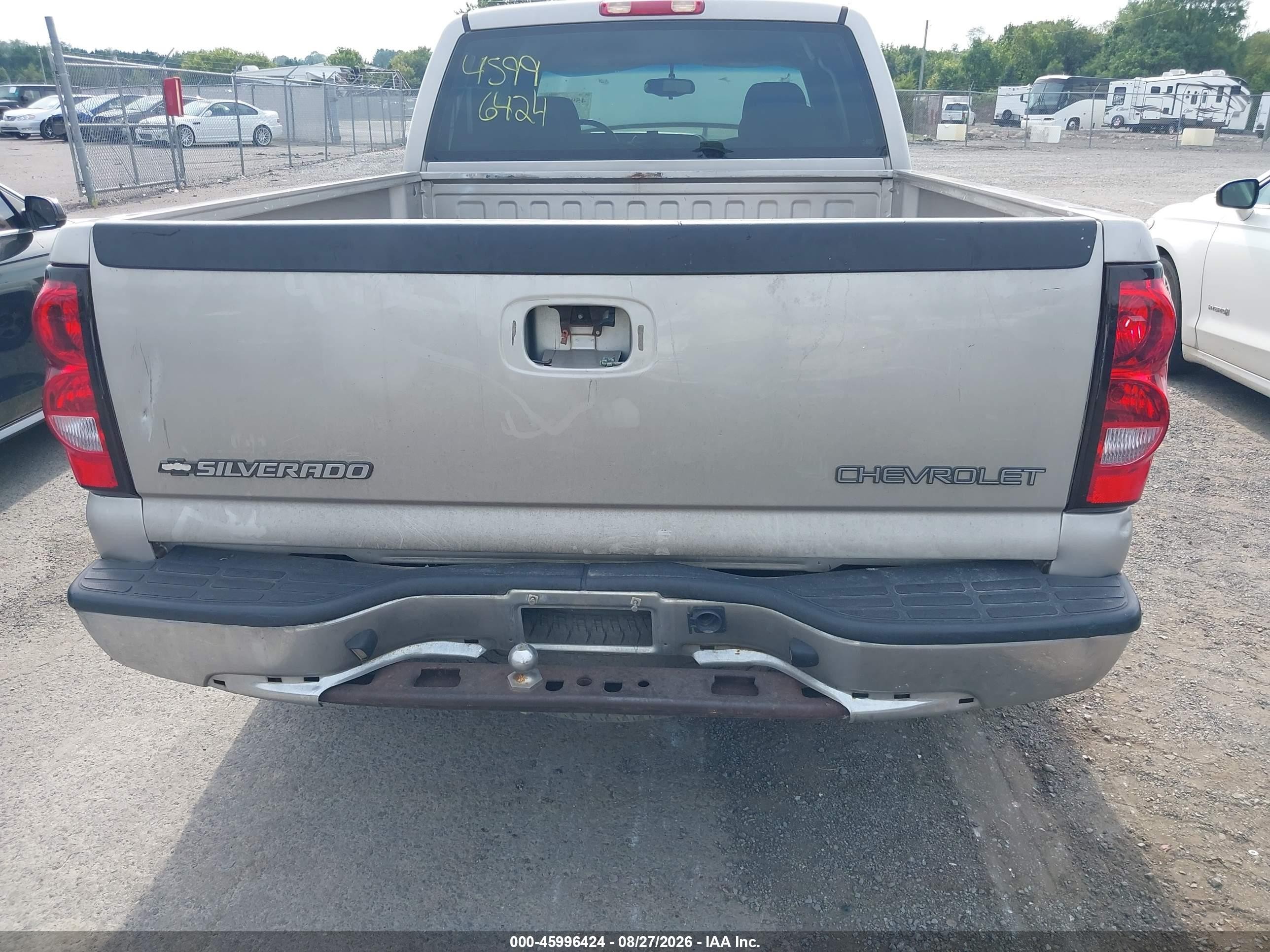 2007 Chevrolet Silverado 1500 Classic Work Truck Silver vin: 1GCEC19X07Z124729