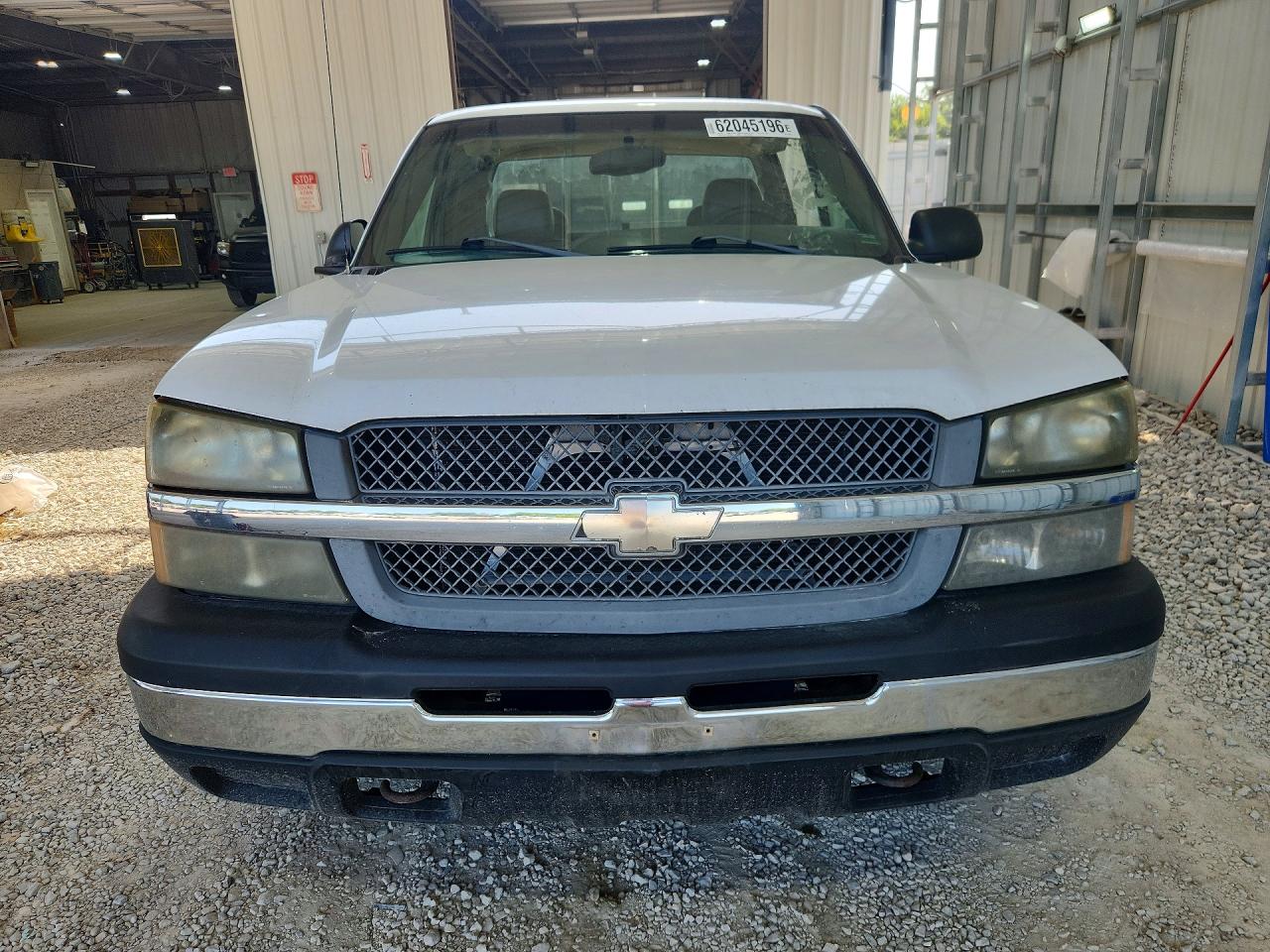 2004 Chevrolet Silverado C1500 White vin: 1GCEC19X14Z241909
