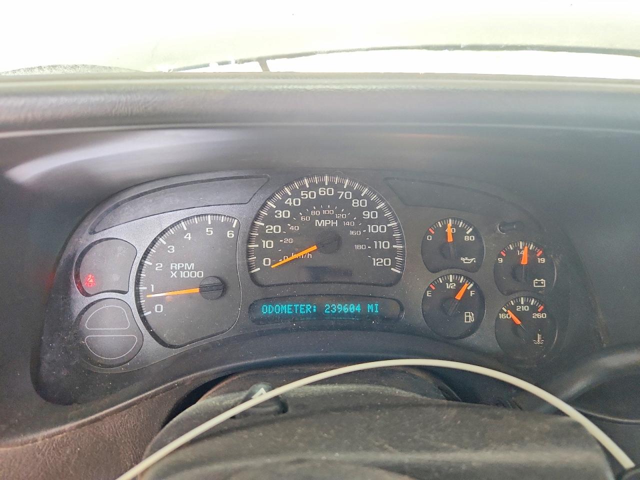 2004 Chevrolet Silverado C1500 White vin: 1GCEC19X14Z241909